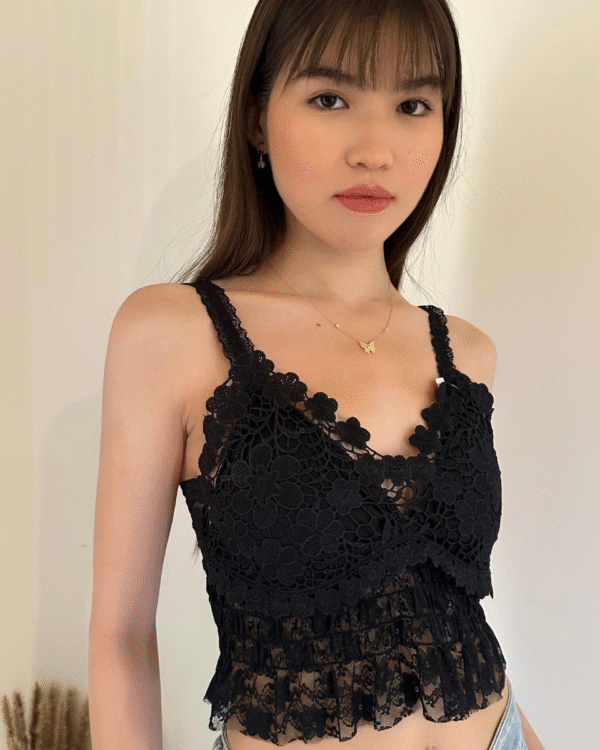 Crop-Top mit Rüschen-Schwarz