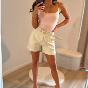 Premium Stretch-Shorts mit Gürtel-Beige